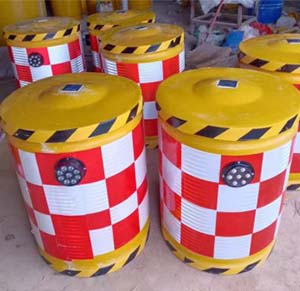 太陽(yáng)能防撞桶